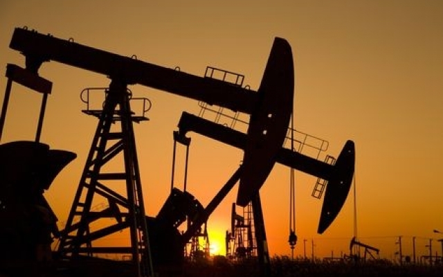 Rekordowo tania ropa na świecie spowoduje, że Rosja zbankrutuje, albo pójdzie na wojnę